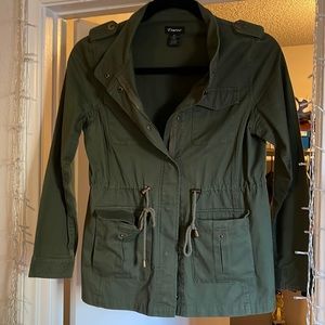 1x dark green jacket